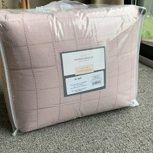 Threshold Studio McGee Mauve Cotton King + Quilt Square Grid Stitch Target